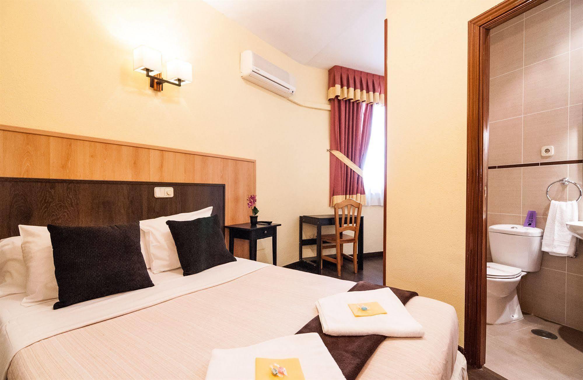 Hostal Gallardo Madrid Exterior foto