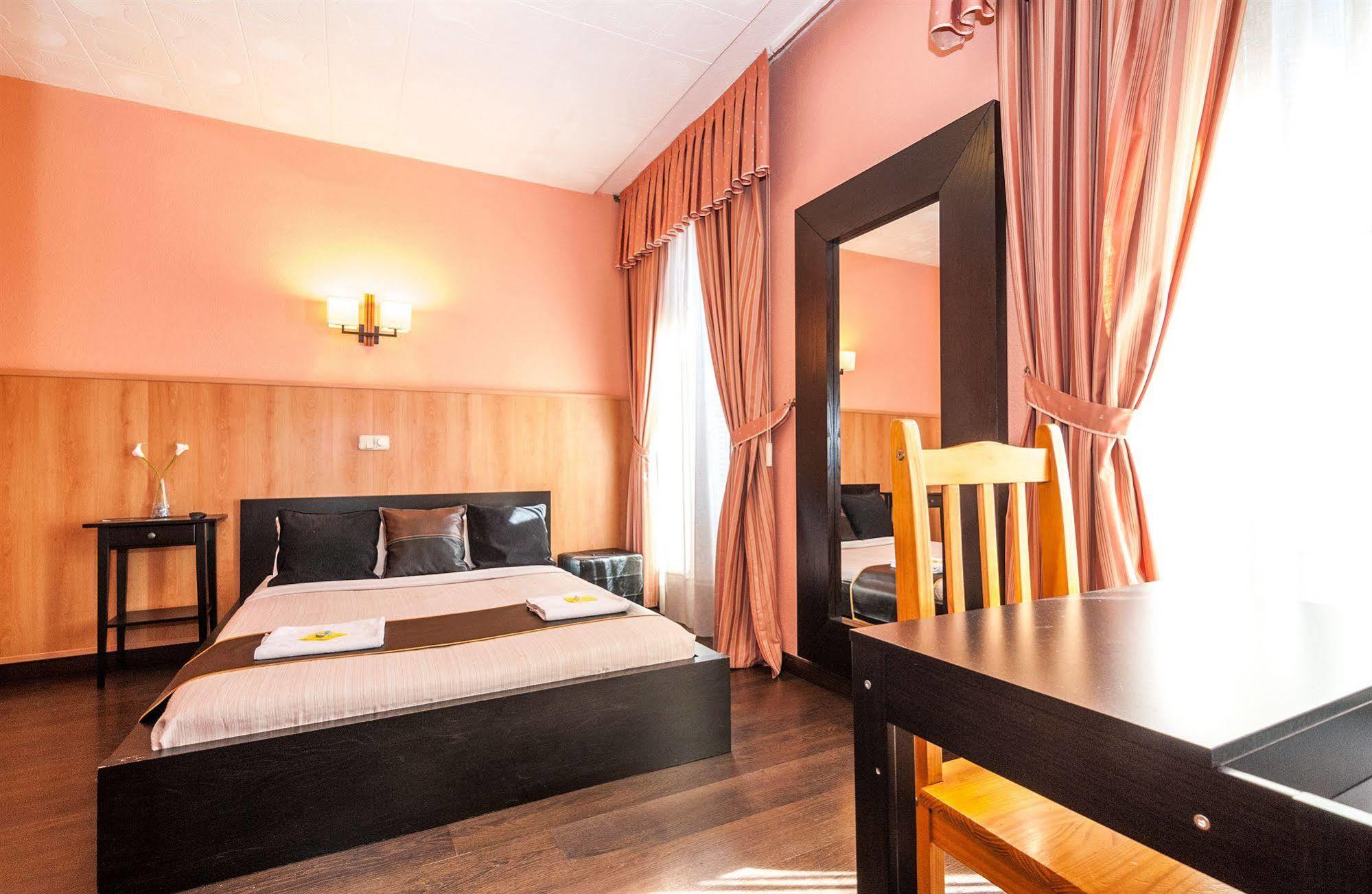 Hostal Gallardo Madrid Exterior foto