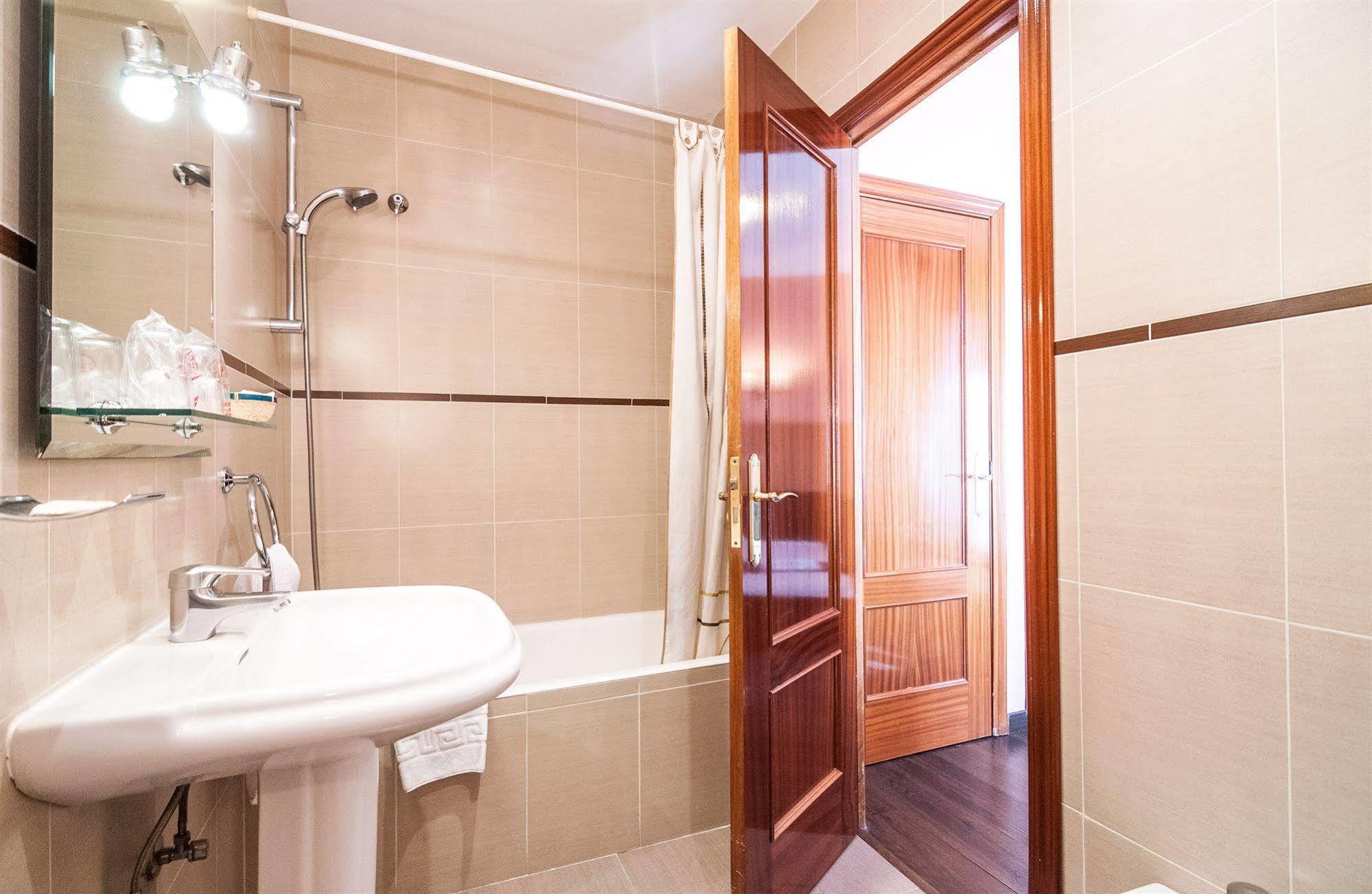 Hostal Gallardo Madrid Exterior foto