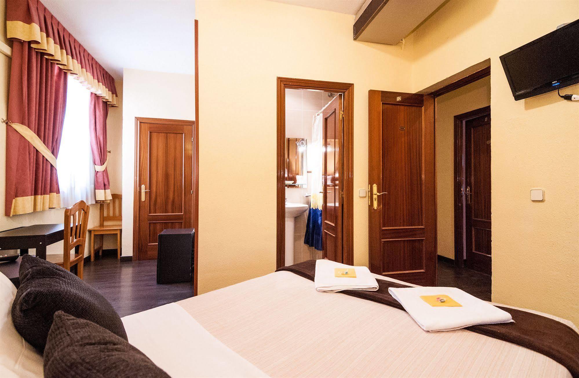 Hostal Gallardo Madrid Exterior foto