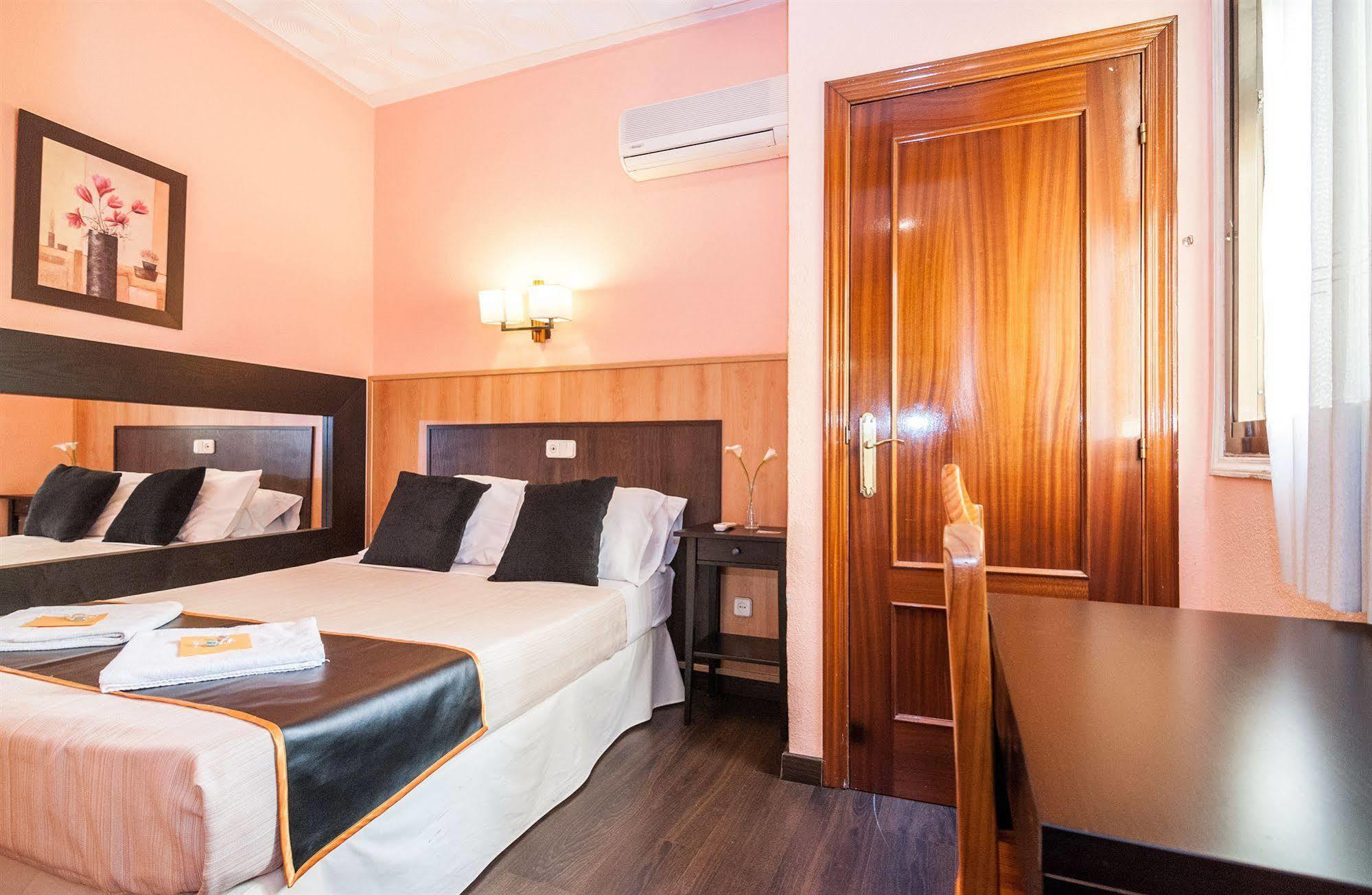 Hostal Gallardo Madrid Exterior foto