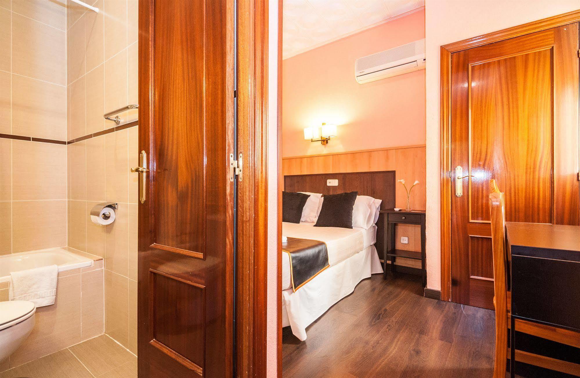 Hostal Gallardo Madrid Exterior foto
