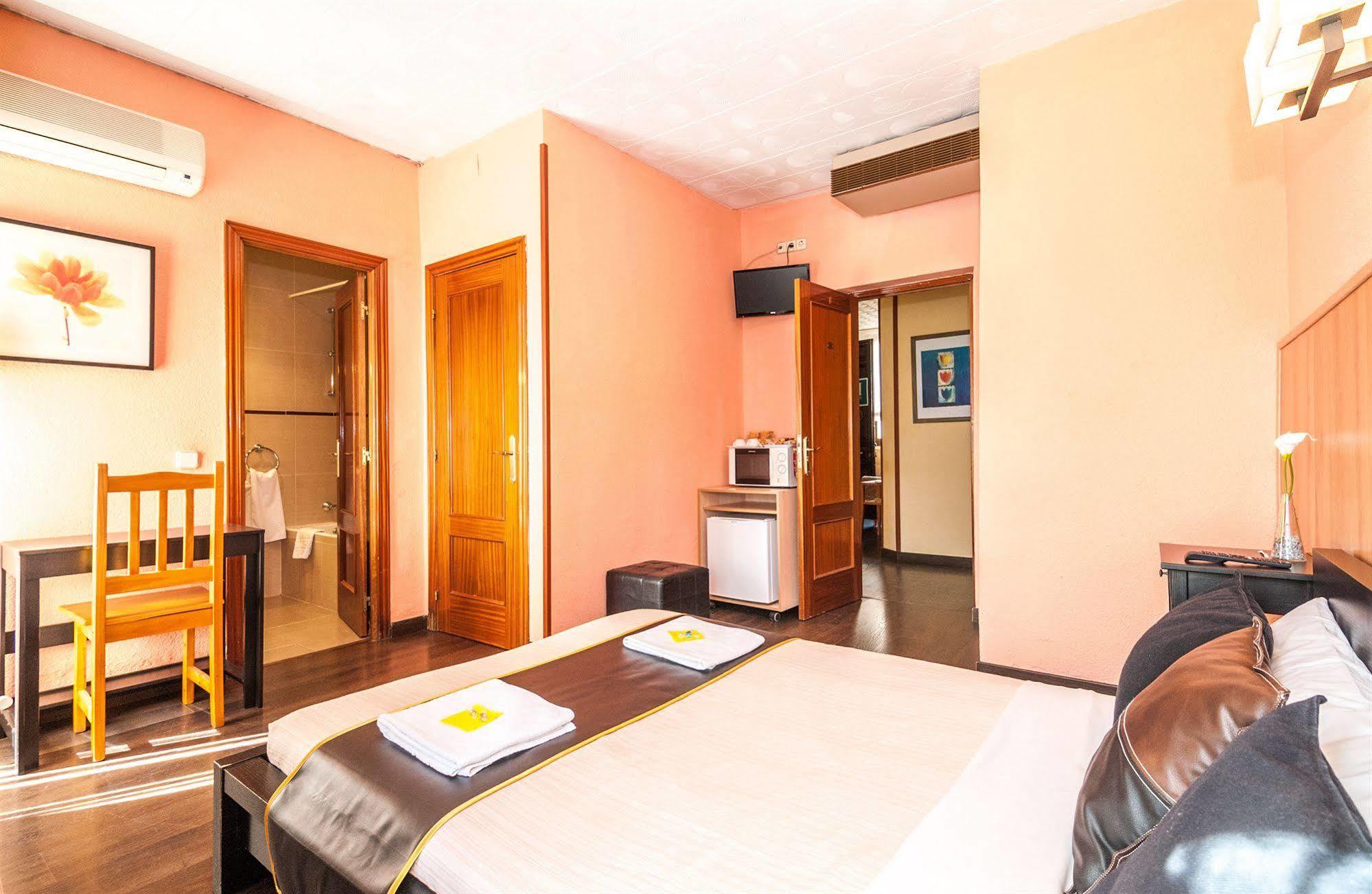 Hostal Gallardo Madrid Exterior foto